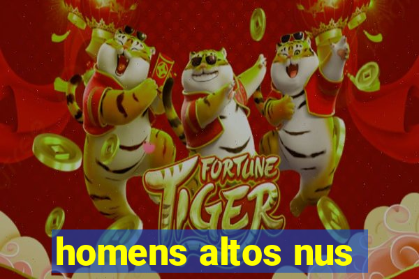 homens altos nus