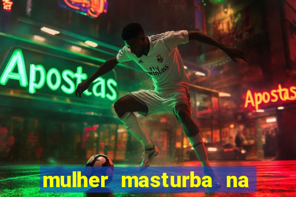 mulher masturba na quina da cama