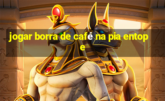 jogar borra de café na pia entope