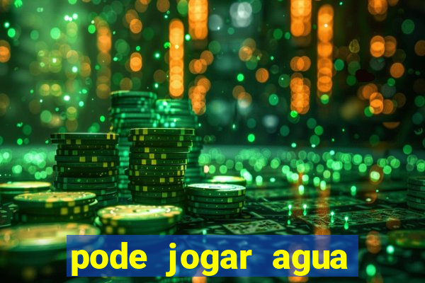 pode jogar agua quente na privada