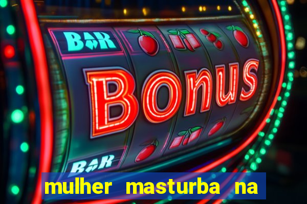 mulher masturba na quina da cama