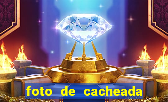 foto de cacheada no espelho